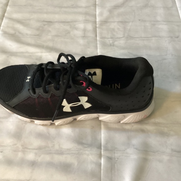 UNDER ARMOUR  SNEAKERS ( Size: 10) PREOWNED - Picture 1 of 8